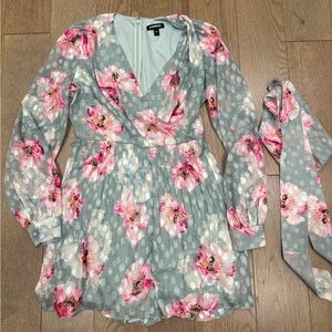 Express like new floral romper - size XS